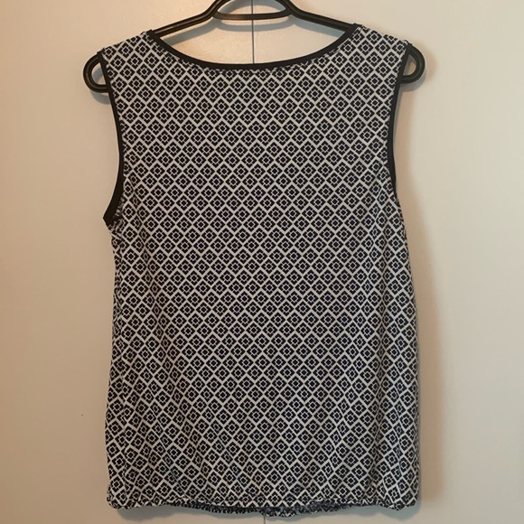 Max Studio Abstract Patterned Open Front Elastic Bottom Top Size Medium - Picture 4 of 6